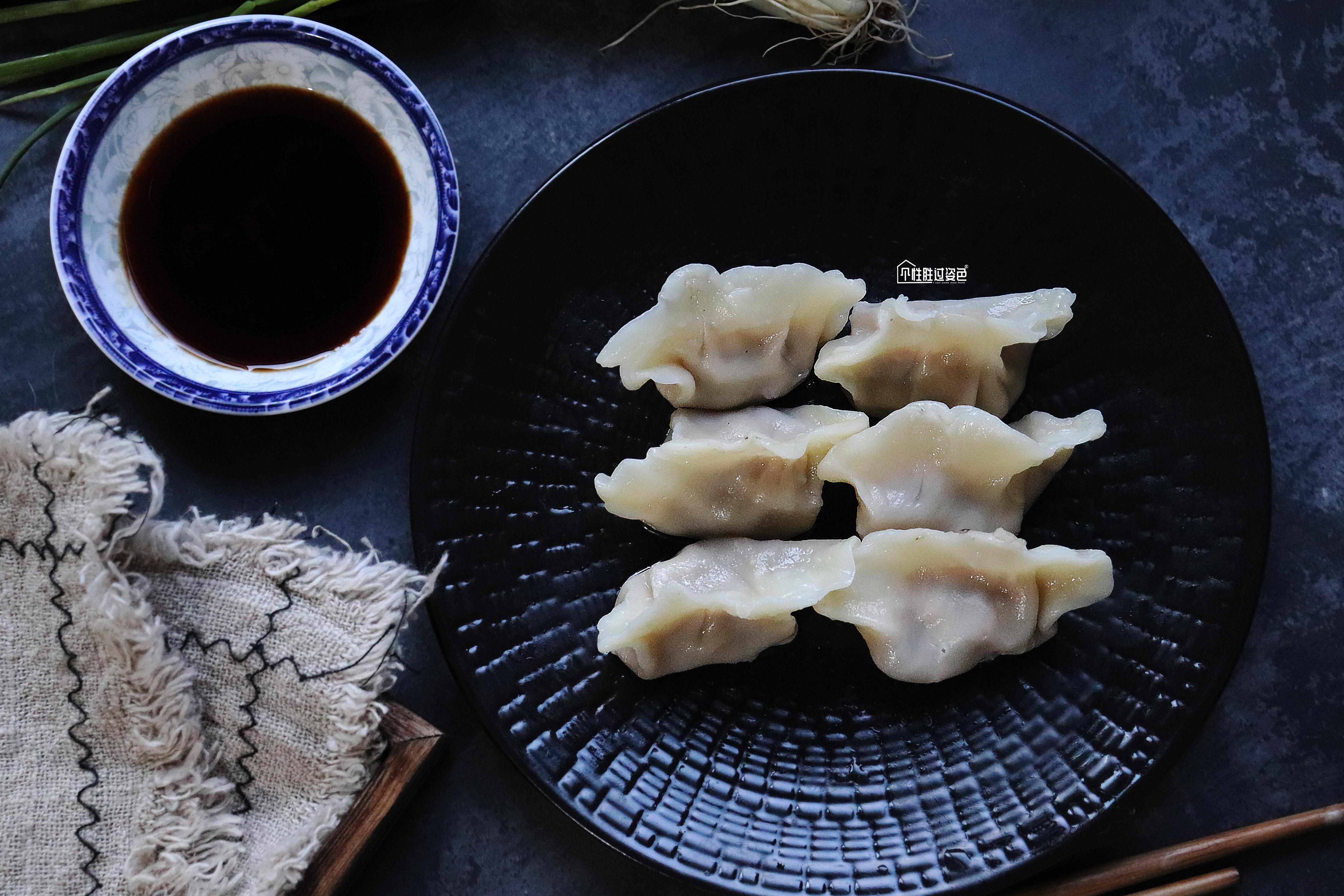 猪肉香菇馅饺子怎样调馅才好吃？饺子馆老板透露：打水进去才香